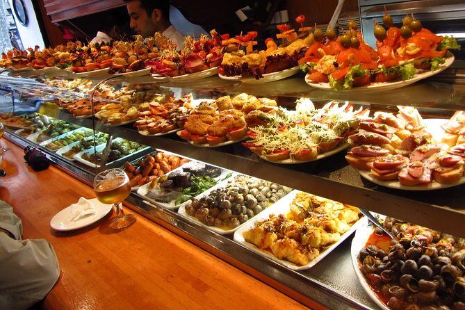 Barcelona Old Town Night Small Group Tour with Tapas & Flamenco - Exploring the Itinerary in Detail