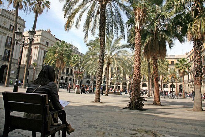 Barcelona Old Town walking tour with official guide - Authentic Traveler Insights