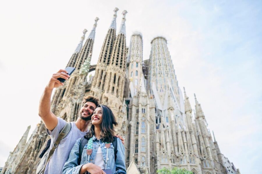 Barcelona: Private Bike/eBike Tour & Sagrada Familia Tickets - An In-Depth Look at the Experience