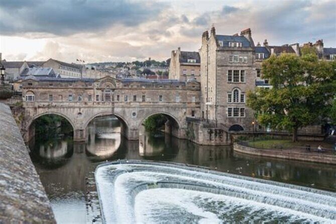 Bath: Guided tour of Historic Sights & Pubs - Authenticity and Insider Tips