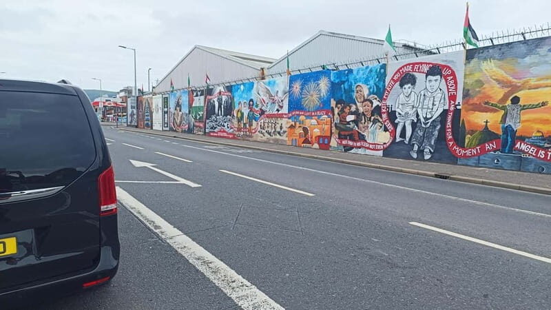 Belfast Black Taxi Tour - A close look at the Belfast Black Taxi Tour
