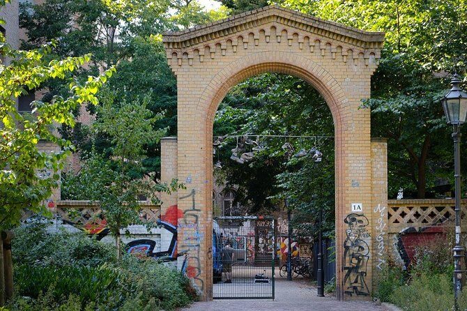 Berlin Off-the-Beaten-Path Walking Tour: Kreuzberg, Mitte and Friedrichshain - Exploring Kreuzberg’s Turkish Community and Hidden Corners
