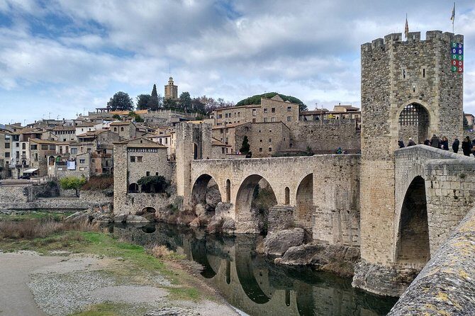 Besalu & 3 Medieval Towns Small Group Tour with Hotel Pick-Up - The Itinerary: A Deep Dive into Catalonia’s Medieval Heart