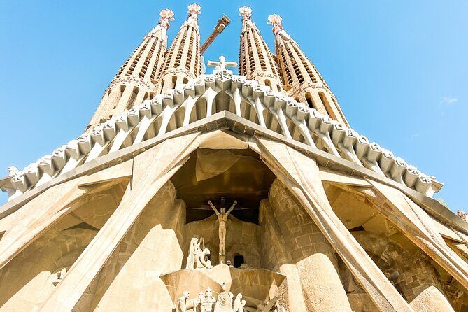 Best of Barcelona: Sagrada Familia, Park Guell, Montjuic & Gothic - Who Should Consider This Tour?