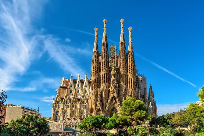 Best of Barcelona: Sagrada Familia & Park Guell Tour with Pick-up - Detailed Breakdown of the Itinerary