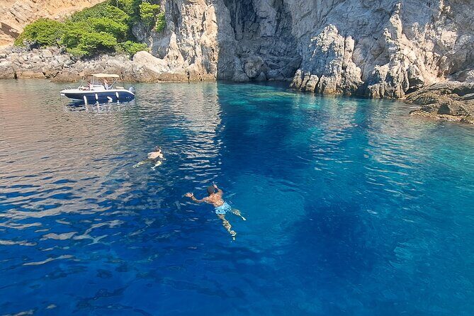 BLUE CAVE private speedboat tour with drinks - Who Will Love This Tour?