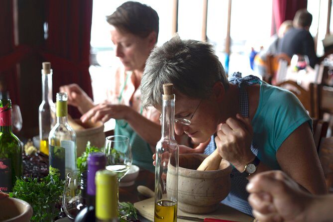 Bodegas Monje Winery Ticket w/Wine Tasting & Mojo Sauce Workshop - What Makes This Tour Stand Out?