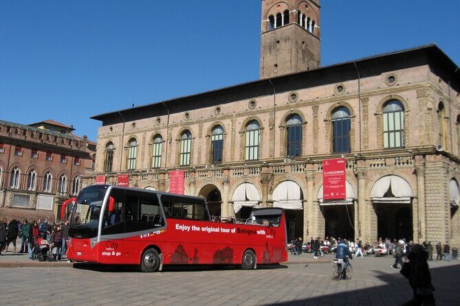 Bologna City Red Bus and Food tasting - The Highlights and Drawbacks