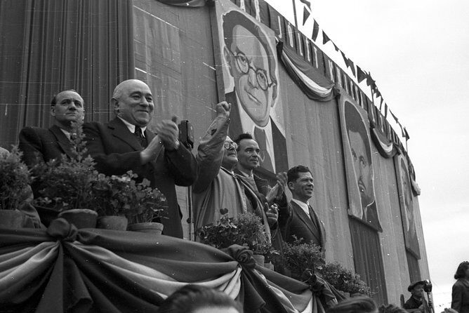 Born Under The Red Star - Communist tour with Coffee in a Retro Bar - Authenticity and Value