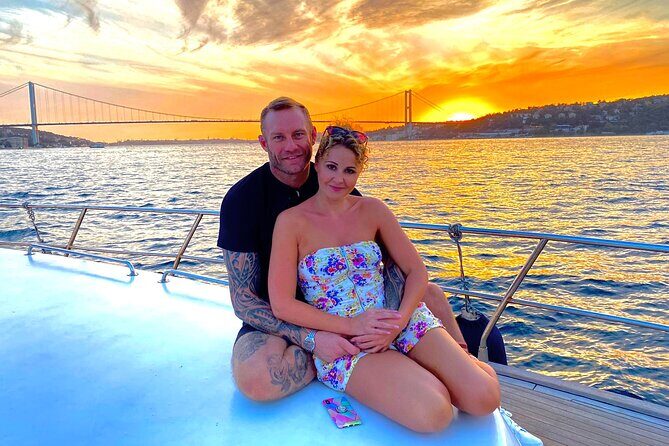 Bosphorus Sunset Yacht Cruise with Snacks and Live Guide - Group Size & Comfort