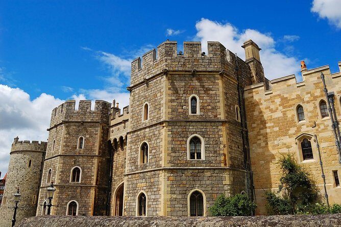 Buckingham Palace and Windsor Castle Tour from London - Transitioning to Buckingham Palace