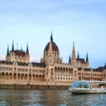 Budapest: 1-Hour Evening Sightseeing Cruise with Drink - Key Points
