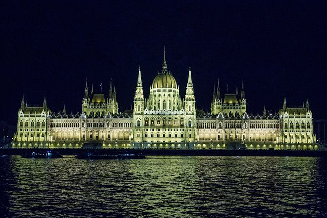 Budapest Night Walking Tour with Danube River Cruise - Detailed Breakdown of the Itinerary