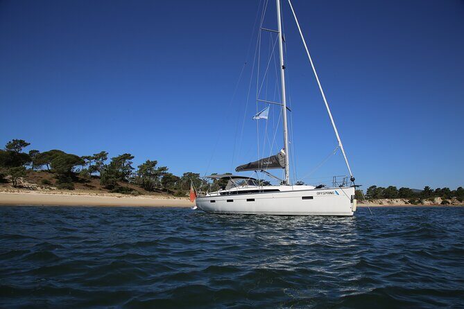 Cascais Romantic Private 2h Cruise with sparkling wine - Who Is This Cruise Perfect For?