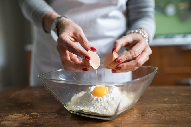 Cesarine: Pasta & Tiramisu Class at a Local's Home in Venice - Authenticity & Guest Insights