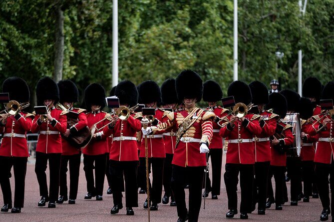 Changing of the Guard Walking Tour - A Closer Look at the Experience