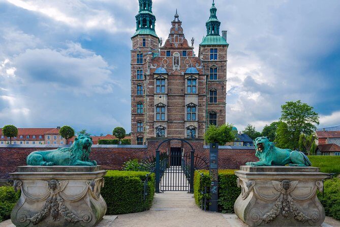 Copenhagen Walking Tour: Highlights and Hygge w/Lunch - Iconic Landmarks with a Fairy-Tale Twist