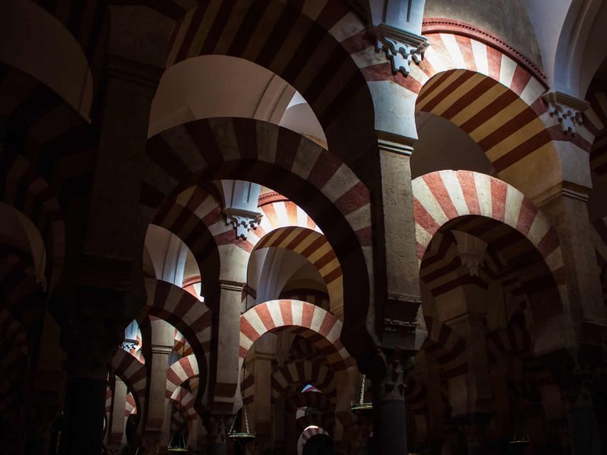 Córdoba: Mosque, Synagogue, and Jewish Quarter Walking Tour - Inside the Córdoba Synagogue