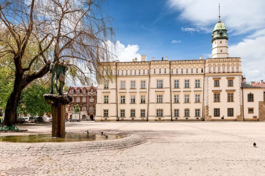 Cracow: Kazimierz Jewish Quarter Walking Tour - Practical Details and Tips for the Tour