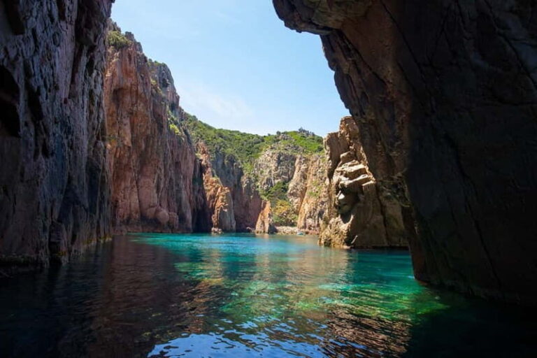De Sagone/Cargèse:Scandola Girolata Calanques Piana Baignade - The Experience of the Guides and Crew