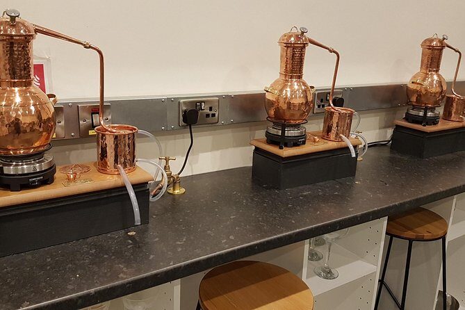 Distill a bottle of gin on mini copper stills - Practical Details and Value