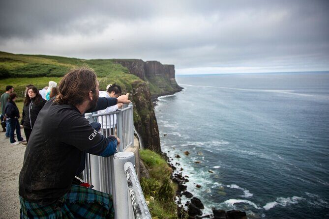 Edinburgh:5-Day Isle of Skye, Inverness & Loch Ness Tour w/Hostel - Transportation, Accommodation & Guides