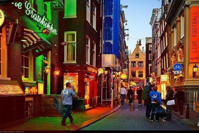 Exclusive Amsterdam Red Light District tour with a drink - Who Should Book This Tour?