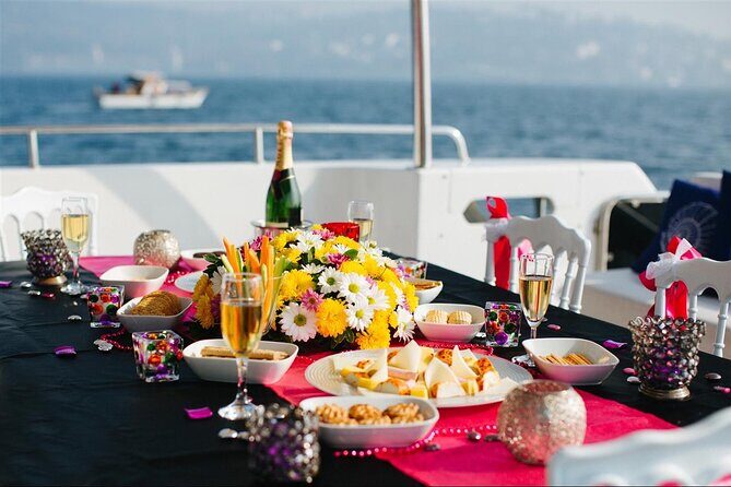 Exclusive Bosphorus Cruise - Luxury Yacht Experience in Istanbul - The Experience: A Detailed Breakdown