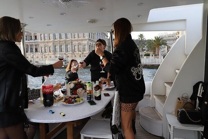 Exclusive Luxury Yacht Bosphorus Sightseeing Cruise in Istanbul - What Reviewers Are Saying