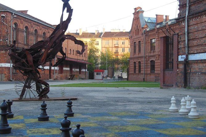 Exploration tour through the district of Praga - authentic and legendary - Authentic Stories and Hidden Gems