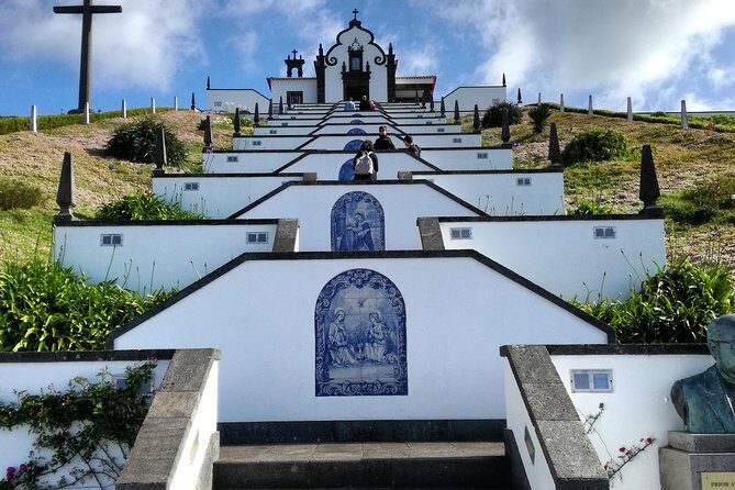 Full Day Jeep Tour Furnas with lunch (Cozido) and drinks included - Transportation and Group Size