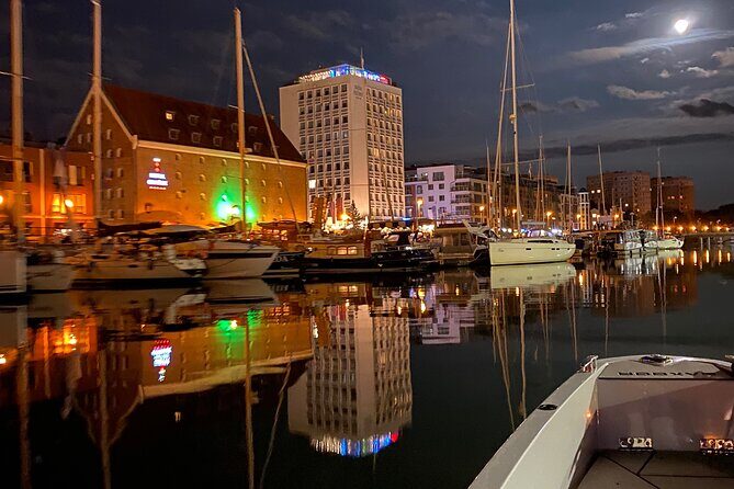Gdansk Scenic Evening Yacht Cruise with Welcome Drink - FAQ