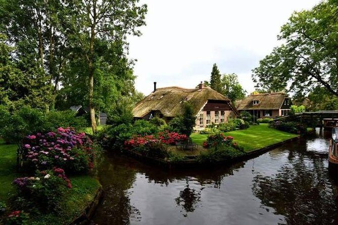 Giethoorn and Zaanse Schans Day Tour with Small Boat Ride - The Scenic Drive to Giethoorn