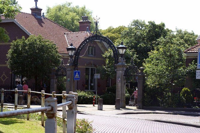 Giethoorn Private Tour from Amsterdam in Jaguar S Type - Practical Details