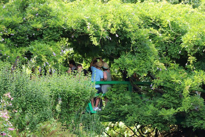 Giverny Private Half-Day Trip including Claude Monet' Gardens & House from Paris - The Experience in Detail
