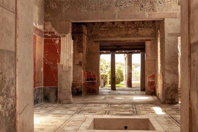 Guided Tour of Pompeii Ruins with Lunch and Wine - Transportation, Timing, and Group Size