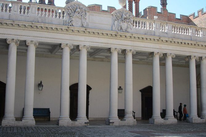 Hampton Court Palace 3hr tour: Henry VIII's & William III's intriguing Palaces - What Past Guests Say