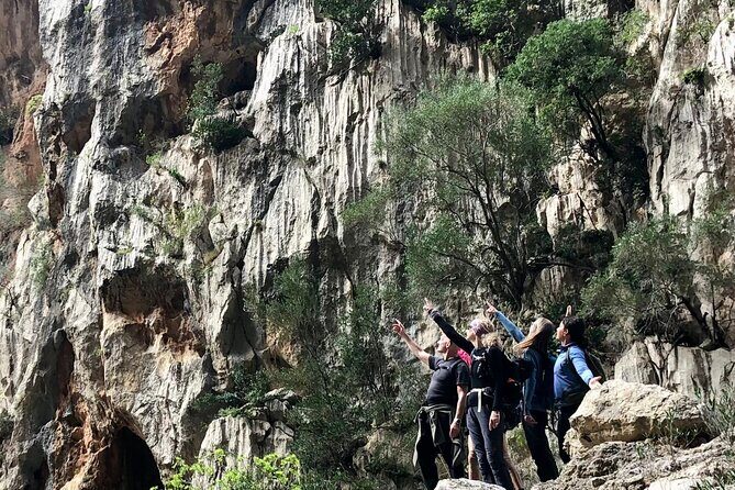 Hike the canyon of Torrent de Pareís - The Trail & First Encounters with the Canyon