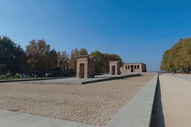 Historic Madrid Virtual Reality Experience with an Official Guide - Who Would Love This Tour?