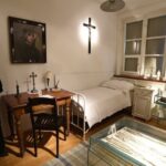 Krakow: Pope John Paul II History: Guided Tour - Home & Sanctuary - A Closer Look at the Tour Experience