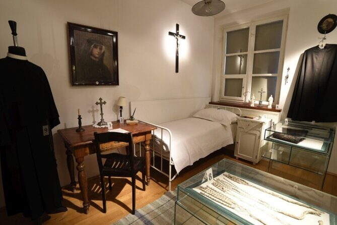 Krakow: Pope John Paul II History: Guided Tour - Home & Sanctuary - A Closer Look at the Tour Experience