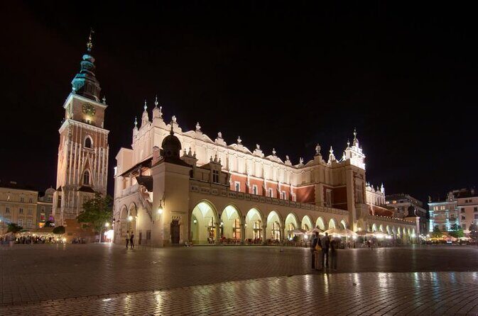 Krakow Pub Crawl with Free Alcohol & Karoake +4 Clubs/Bars - Who Will Love This Tour?