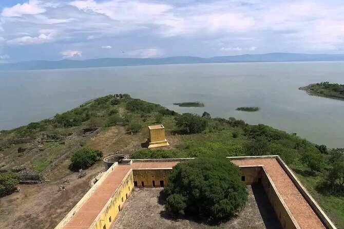 Lake Chapala Tour: Mezcala Island & Ajijic with a Local Expert - Visiting the Historic Railway and Local Markets