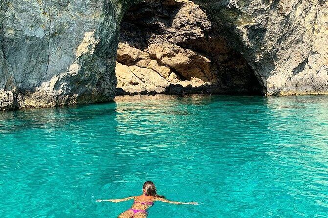 Malta Private Boat Trip: Blue Lagoon, Gozo and Comino T3 - FAQ