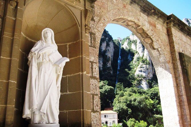 Montserrat Tour, Rack Railway, Basilica, Moreneta & Licor Tasting - Who Should Choose This Tour?