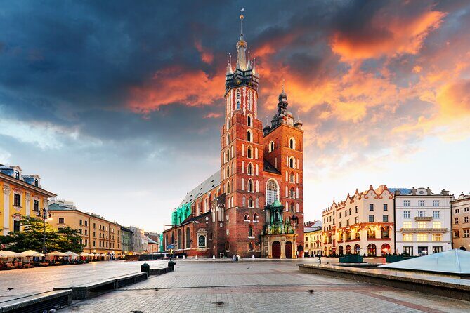 Old Town Short Guided Tour to Saint Mary Basilica - Authentic Experiences and Insider Tips