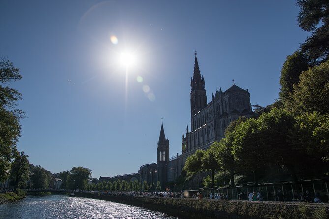 Our Lady of Lourdes, guided tour, on foot, of the sanctuary. - Practicalities and Experience Details