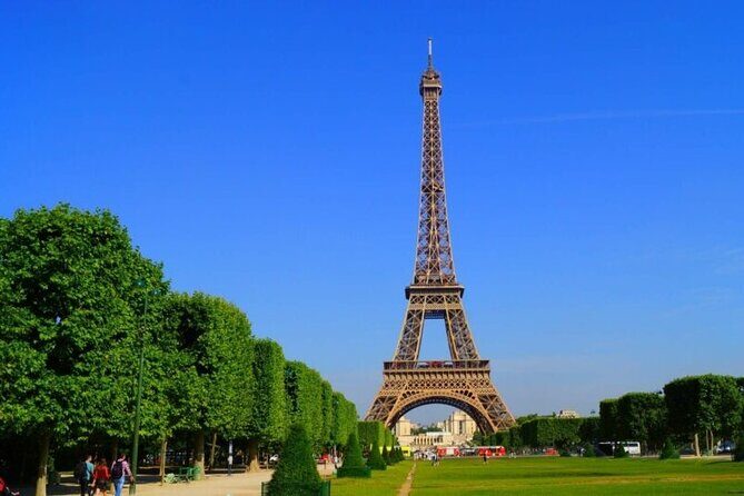 Paris: Eiffel Tower Summit Small-Group Guided Tour Max 6 People - Who Should Consider This Tour?