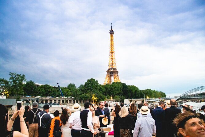 Paris Gourmet Dinner Seine River Cruise with Singer and DJ Set - Who Is This Experience Best For?