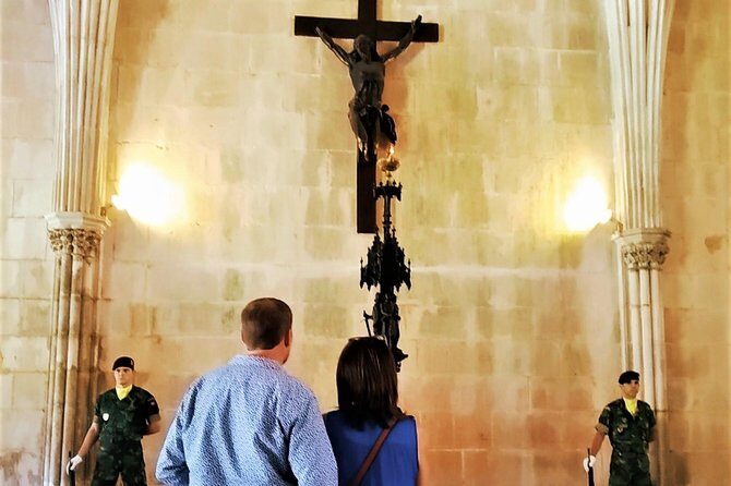 Peniche, Nazaré (big waves), Batalha monestary tour and Óbidos - FAQ